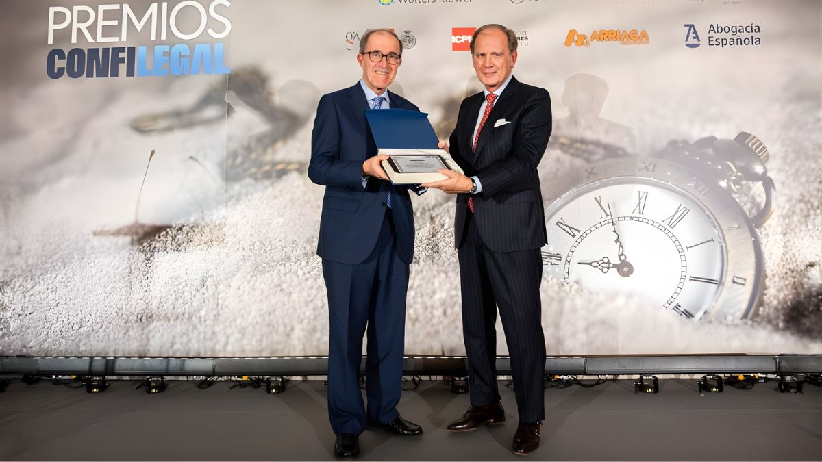 José María Alonso, decano del Colegio de Abogados de Madrid, y Enrique Sanz Fernández-Lomana, presidente de la Fundación Mutualidad Abogacía